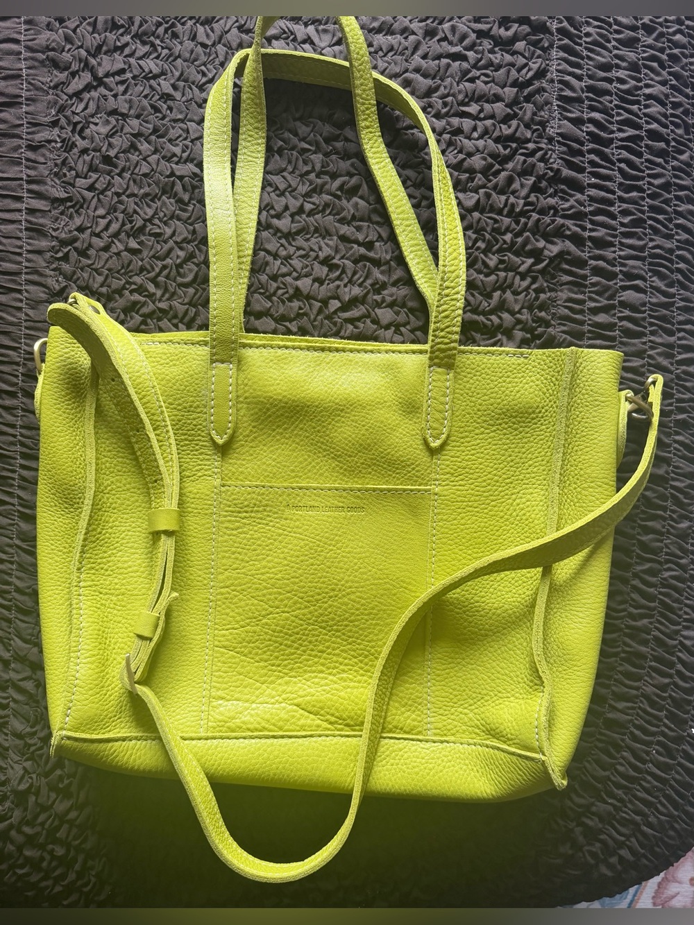 Portland Leather Lola East/West, lime green. C-grade
